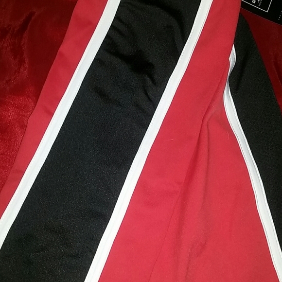 Young and Reckless Sport Leggings - Picture 4 of 4